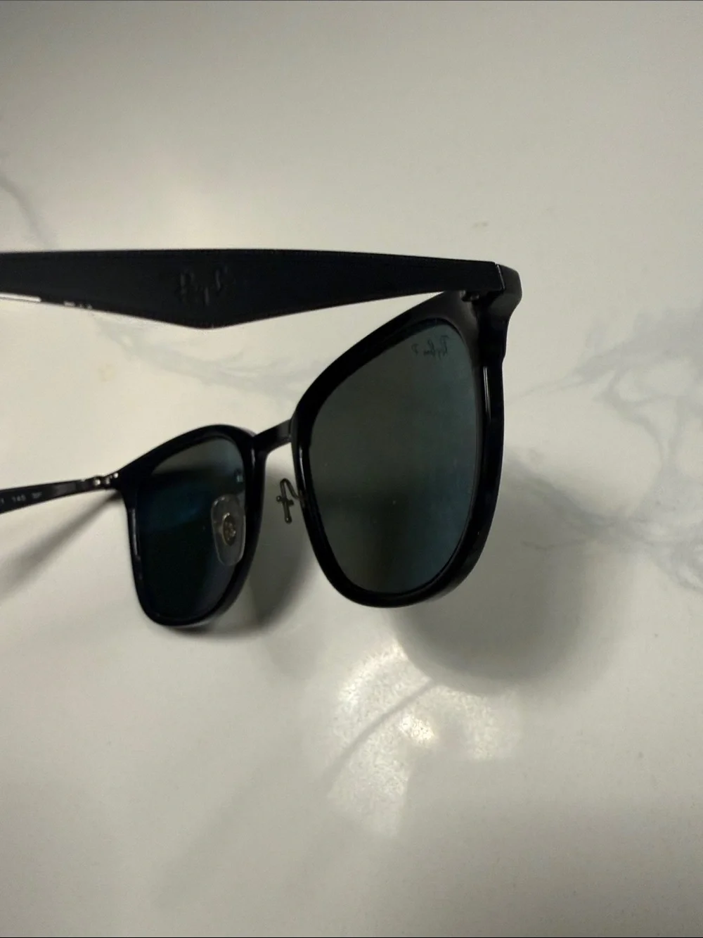 Ray-Ban Black Polarized Men's Sunglasses - Classic Wayfarer Style